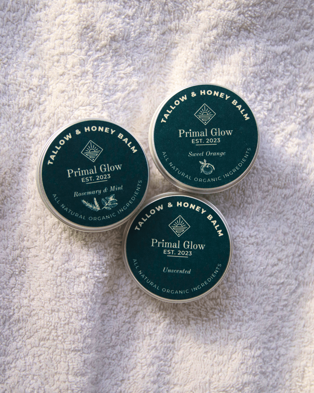 Drie potjes Primal Glow tallow en honing hydraterende balsem van 30 ml.
