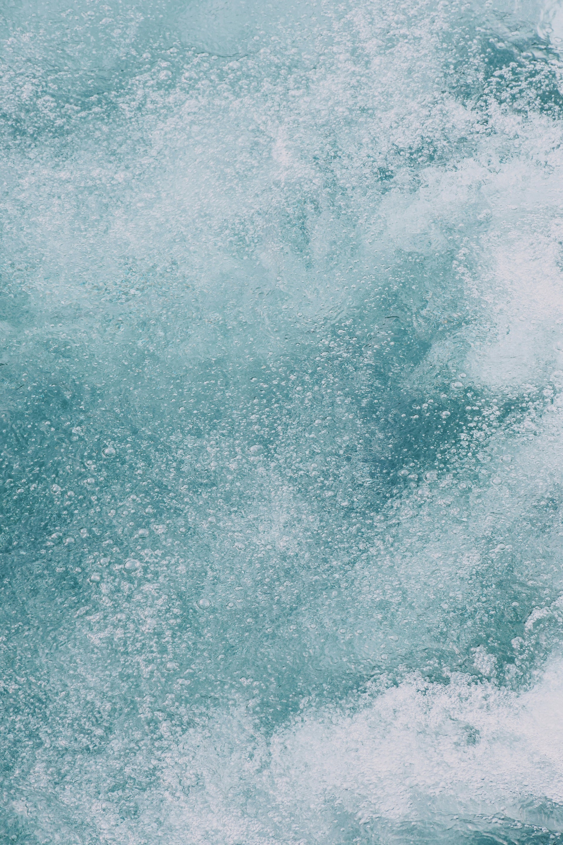 Abstracte blauw-witte watertextuur voor natuurlijke verzorging