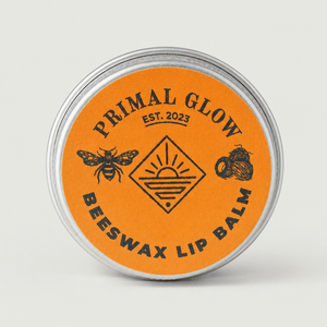 Primal Glow lippenbalsem met kokosolie en bijenwas voor natuurlijke lipverzorging.