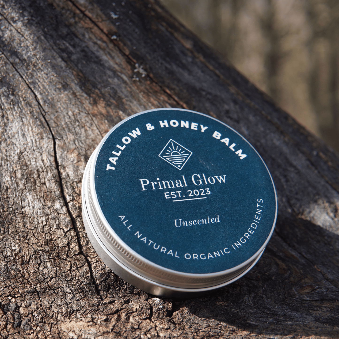Primal Glow tallow en honing hydraterende balsem van 100 ml op een natuurlijke ondergrond